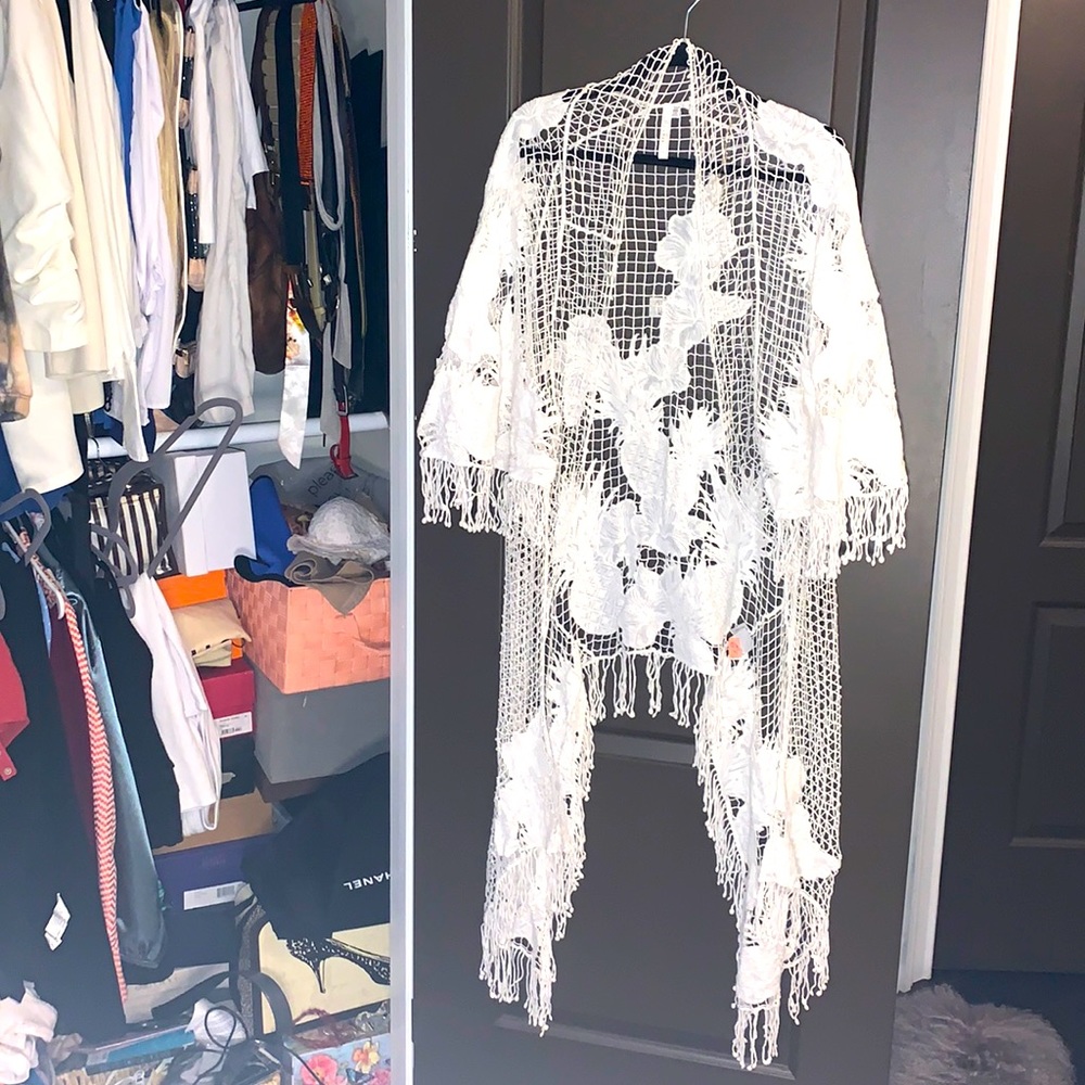 Woman’s Seafolly kimono beach coverup